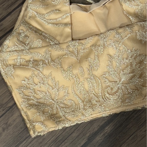 SPEECHLESS Size 1 Gold Cascade Formal Lace Sleevleess Midriff Halter Top. - Picture 8 of 10